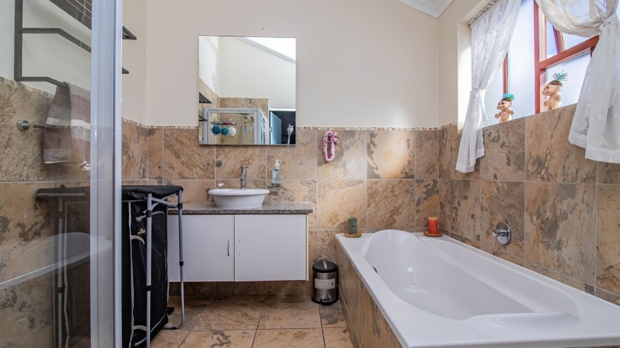 4 Bedroom Property for Sale in Sandbaai Western Cape